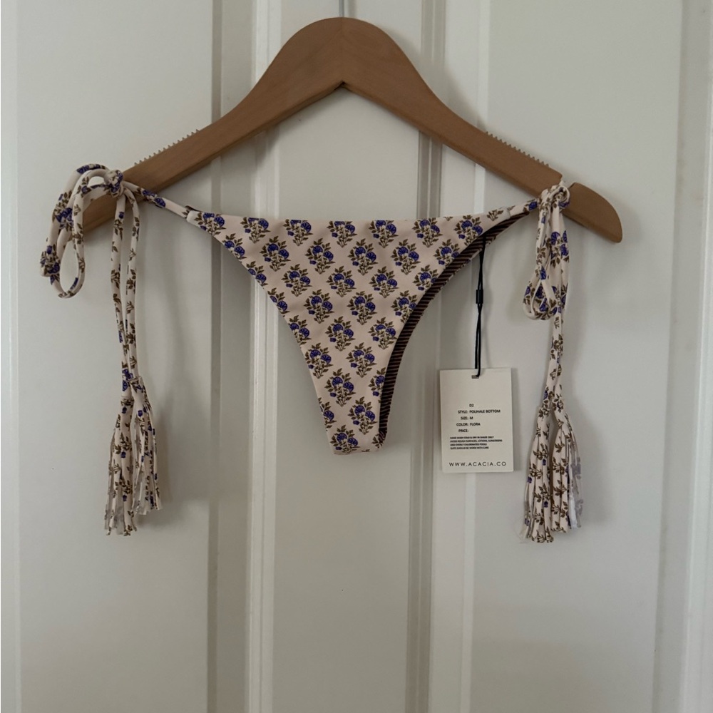 Acacia • Polihale bottom in flora